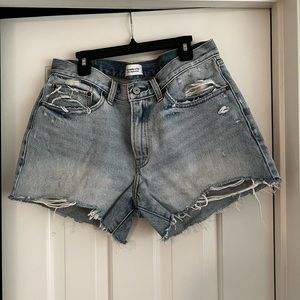 Abercrombie boyfriend short size 28